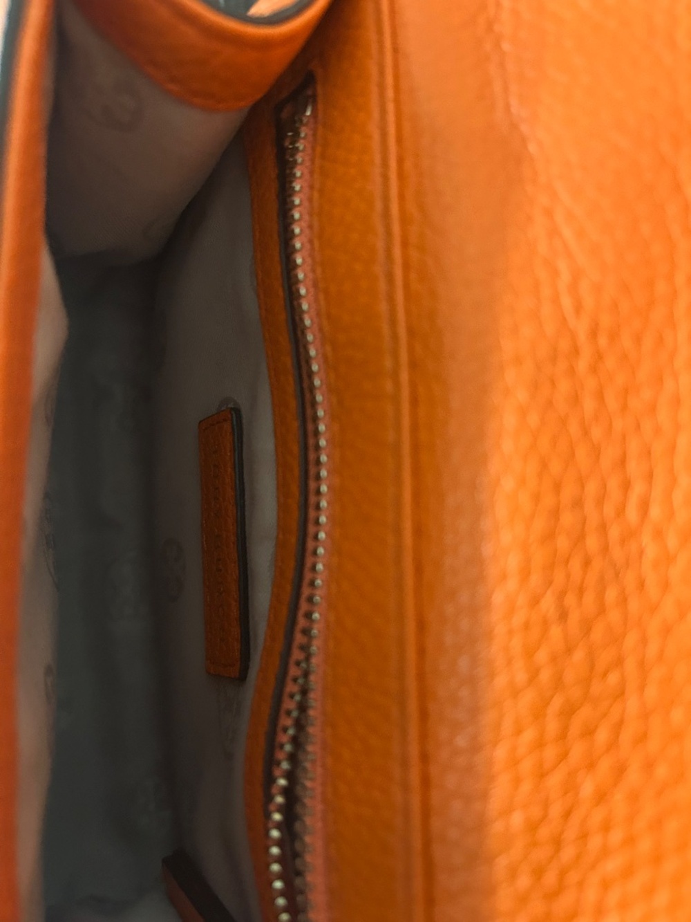 Tory Burch Carter Shrunken Shoulder Bag - Picture 4 of 7